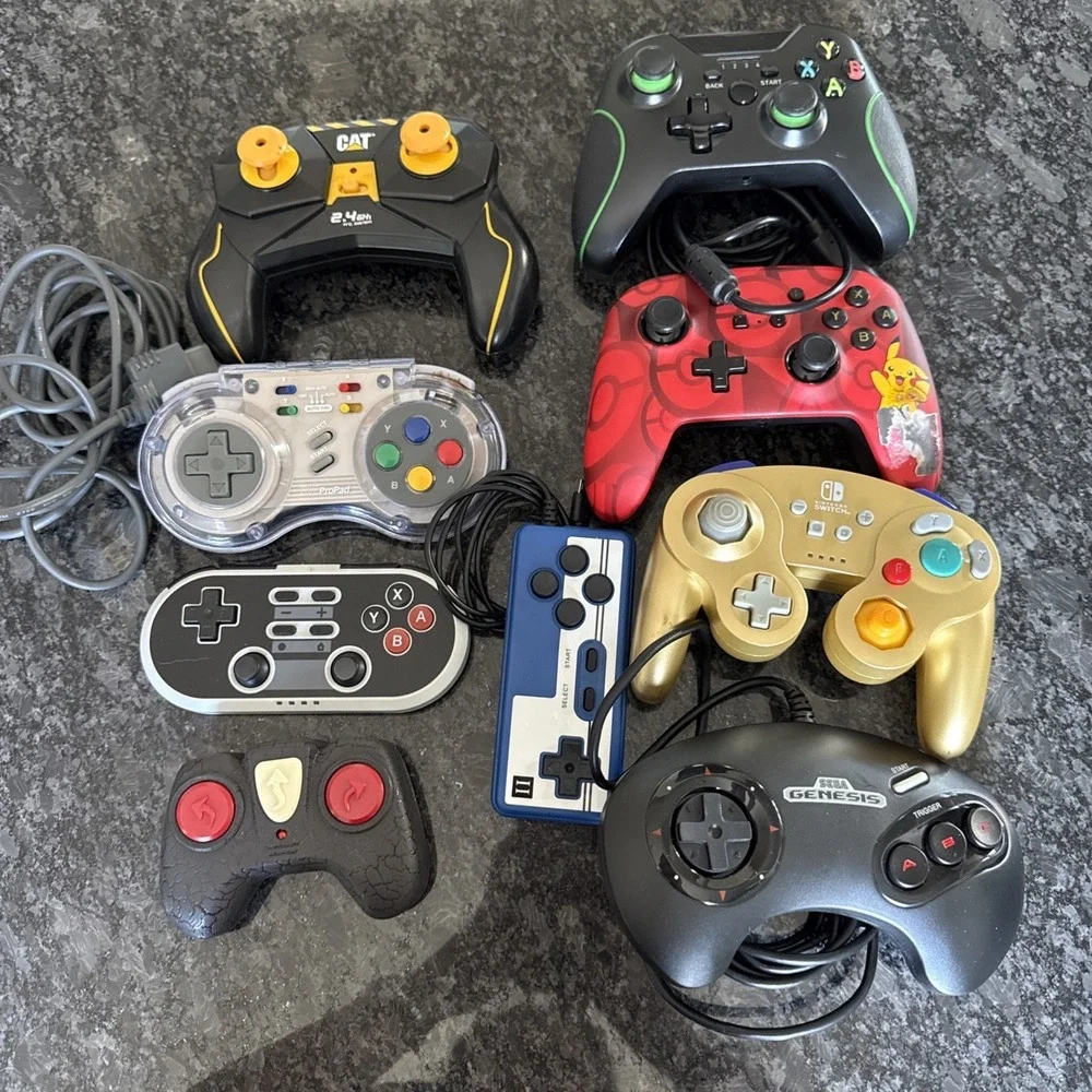 Lot Of 19 Controllers Xbox/360, PS, Sega, Generic Untested, Parts/Repairs Only